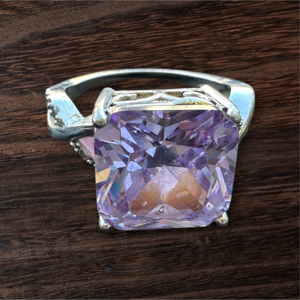 Stunning Sterling Silver Amethyst and genuine Diamond Ring